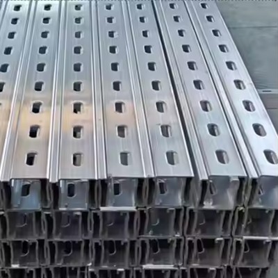 Eguzki fotovoltaikoko lurreko parentesi fotovoltaikoa